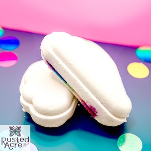 Bombe de bain nuage arc-en-ciel | Bombe de bain faite main en forme de nuage, couleurs tropicales surprises à l'intérieur, remplissage de panier parfait pour les enfants, parfum fruité