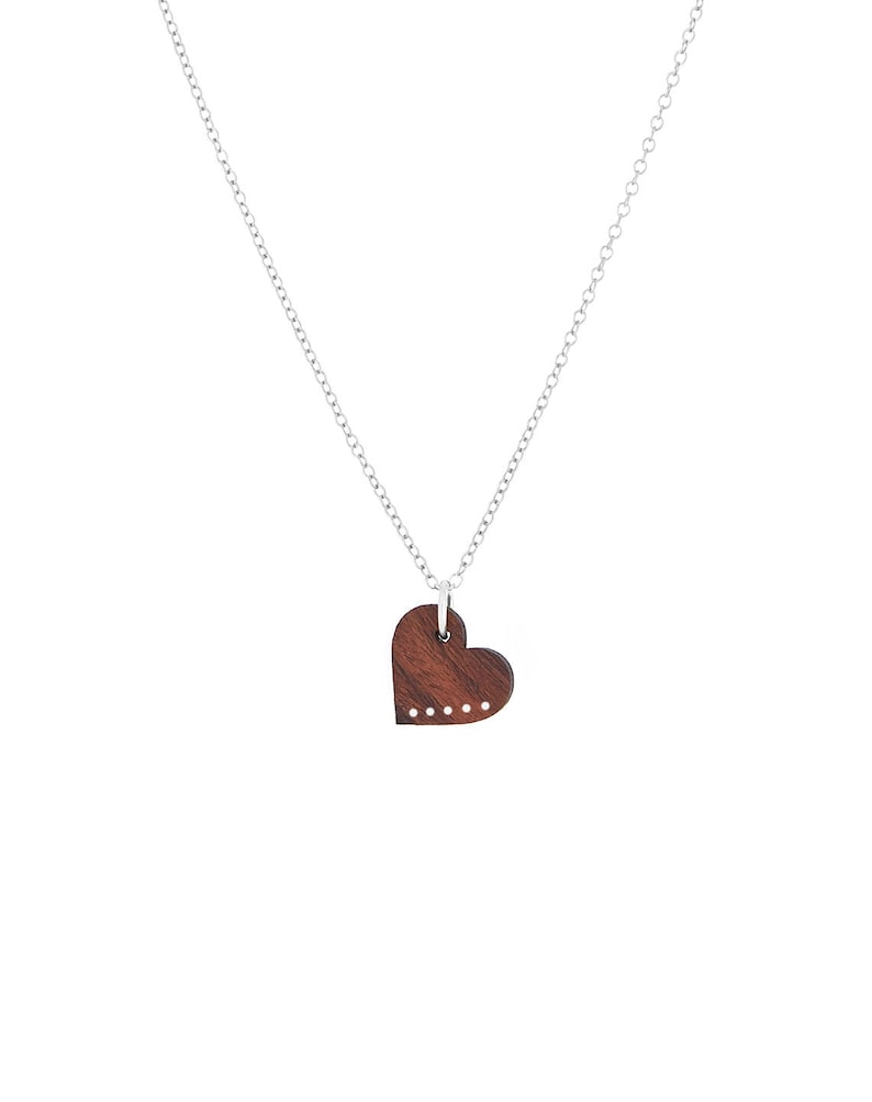 Cadeau de 5e anniversaire pour femme Collier coeur en bois Pendentif en bois Pendentif en bois personnalisé Collier d'anniversaire en bois Cadeau en bois image 4