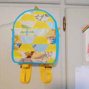 Sac à dos Hexagone bleu et jaune, sac Patchwork, sac à dos en tissu Quilting Upcycled, sac à dos maternelle, cartable, sac à dos pour enfants