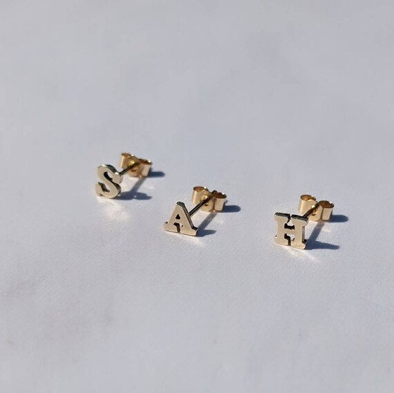 Alphabet earrings gold deals