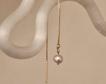 Freshwater pearl chain threader earring in 9ct solid gold