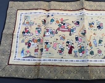 Tapiz de seda chino antiguo bordado a mano para colgar en la pared: 100 hijos del rey Wen. 52 x 35 cm. Década de 1930.