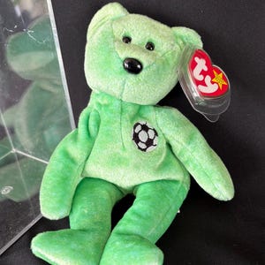 Kicks Beanie Baby with Tag Errors Green with Soccer Ball Emblem Hang Tag Protector and Clear Protective Display Case Included 1998/1999