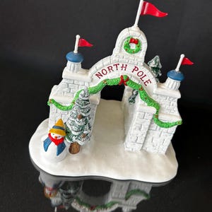 Retired Department Dept 56 North Pole Gate from the Heritage Village Series Collection 1993 1990s