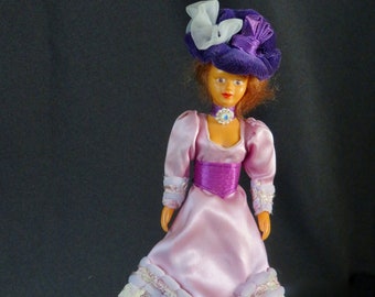 British Great Britain English Souvenir Doll Figurine in Traditional Colonial Dress Costume vintage