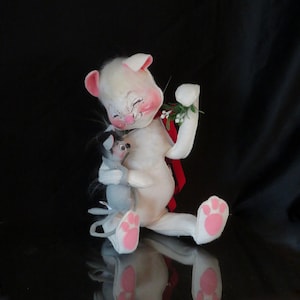 Large AnnaLee Anna Lee Mobilitie 1981 Hand Painted Posable Christmas Collectible White Cat Kitty w/Kitten & Mistletoe Plush Doll Stuffed