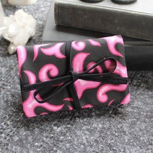 KLEINE Lenormand Tarot Orakel Spielkarten Deck Wrap Bag - Hot Pink Flames auf schwarz