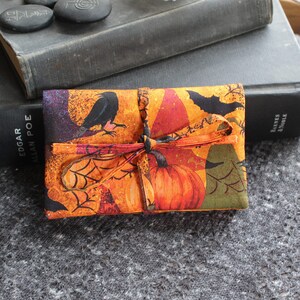 KLEINE Lenormand Tarot Orakel Spielkarten Deck Wickeltasche - Hexenhüte Kürbisse Krähen Spinnen Orange Lila Schwarz