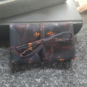 KLEINE Lenormand Tarot Orakel Spielkarten Deck Wickeltasche - One of a Kind - Black Cats on Black and Purple Orange Glowing Spooky Eyes