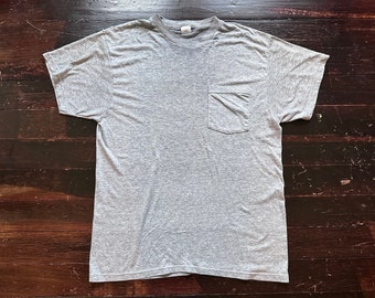 vintage 90s Fruit of the Loom FOTL paper-thin faded distressed plain blank gray pocket tee heather grey t-shirt threadbare 20.5x27.5