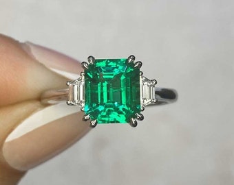 1.95ct Smaragdschliff Smaragd und Diamant Ring. Handgefertigter Platinring.