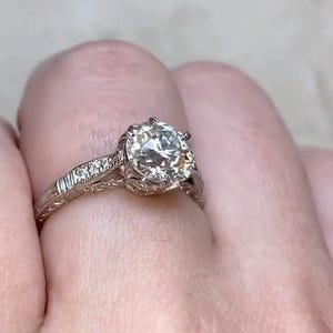 Ring aus Altschliffdiamant mittig. Krappen Set Diamant Ring. Durchbrochener Dreifach Diamant Ring. Handgefertigter Ring in Platin.