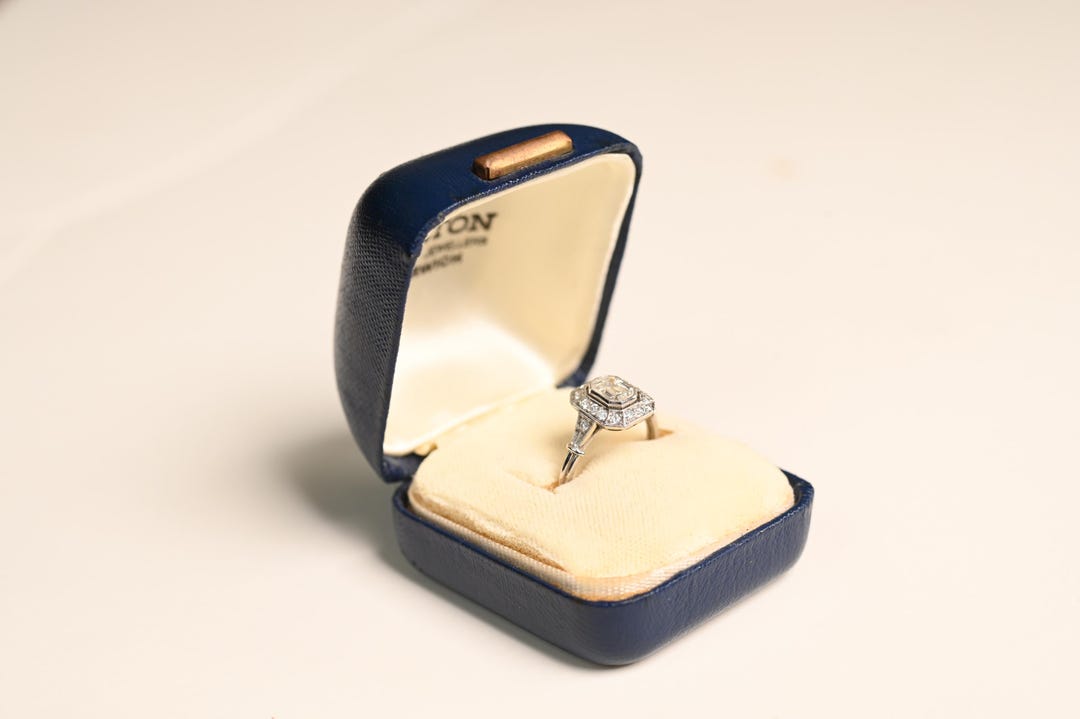 0.71カラットのエクセレントカットダイヤモンドリングGIA認定付きE