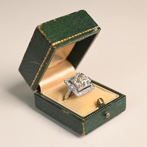 Antike Art-Deco-Ära 3,07 Mitte-ct Alteuropäischen Schnitt Diamant Ring Mittelstein wird von Prongs gehalten, circa 1930. Handgefertigt in Platinring.