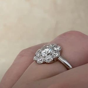 Oude Europees geslepen diamanten verlovingsring van 1,10 kt. Op bloemen geïnspireerde diamanten ring. Handgemaakt in platina ring. I Kleur en VS2-helderheid.