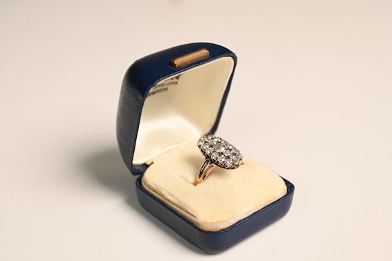 ビクトリア朝時代のアンティークのリング。0.45 カラットのクラスター