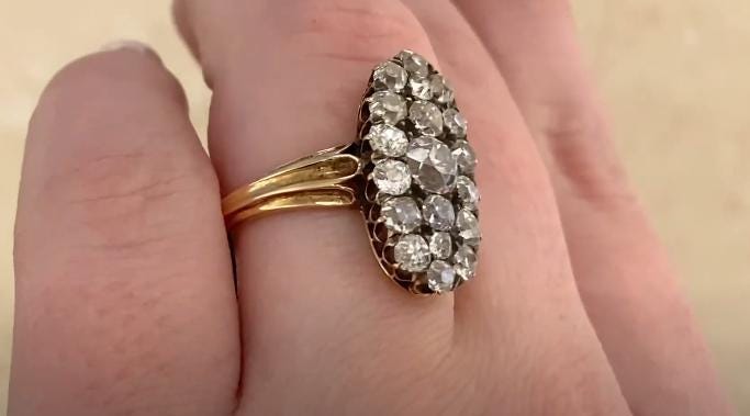 ビクトリア朝時代のアンティークのリング。0.45 カラットのクラスター