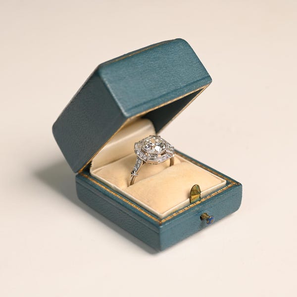 Oude Europees geslepen diamanten ring van 2 kt. I-kleur, SI2-helderheid. Halo Old Mine en Baguette Cut Diamond Ring. Handgemaakte platina ring.