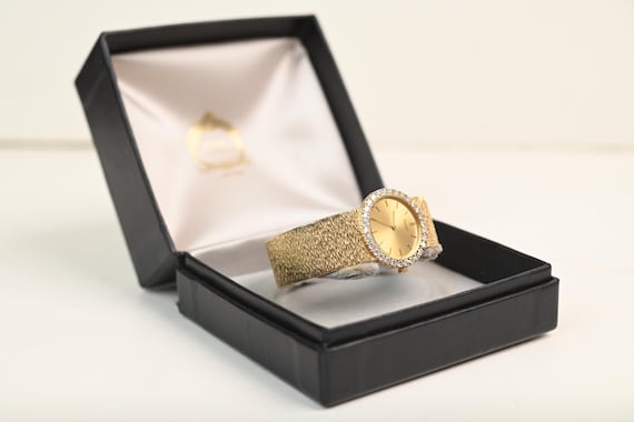 Vintage Piaget Watch Bracelet. Quartz Movement Row of Diamonds Watch Bracelet. Signed Piaget, Circa 1970. Made in 18K Yellow Gold Bracelet.