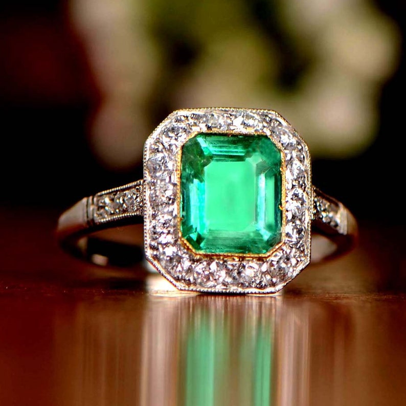 Anillo de compromiso esmeralda natural con