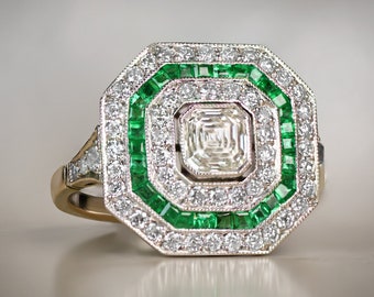 0,52ct Diamantring im Ascher-Schliff im Art-Deco-Stil mit einem Halo-Smaragdakzent. Handgefertigter Platinring.