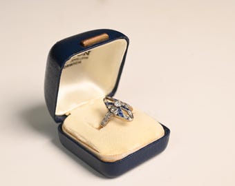 Verkauf - Antiker Edwardian Ära 0.15 Center-ct Diamant und Saphir Ring im Altschliff, um 1900. Handgefertigter Platin 18K Gelbgold Ring