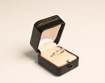 Verkauf -1-Karat-Gesamtgewicht Eternity Diamant Ehering. Baguette Schliff Diamant Ehering. H Farbe, VS2 Klarheit. Hergestellt in einem Platin Band.