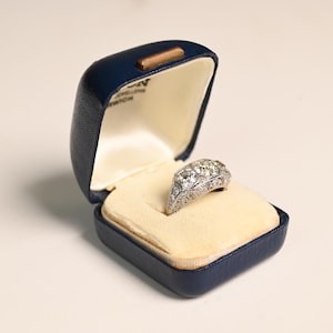 Antiker Art Deco Ära Ring. Altschliff Diamantring mit drei Steinen von 3.05 Centerct. Prongs Set Diamanten Ring, Circa 1930. Platin Ring.
