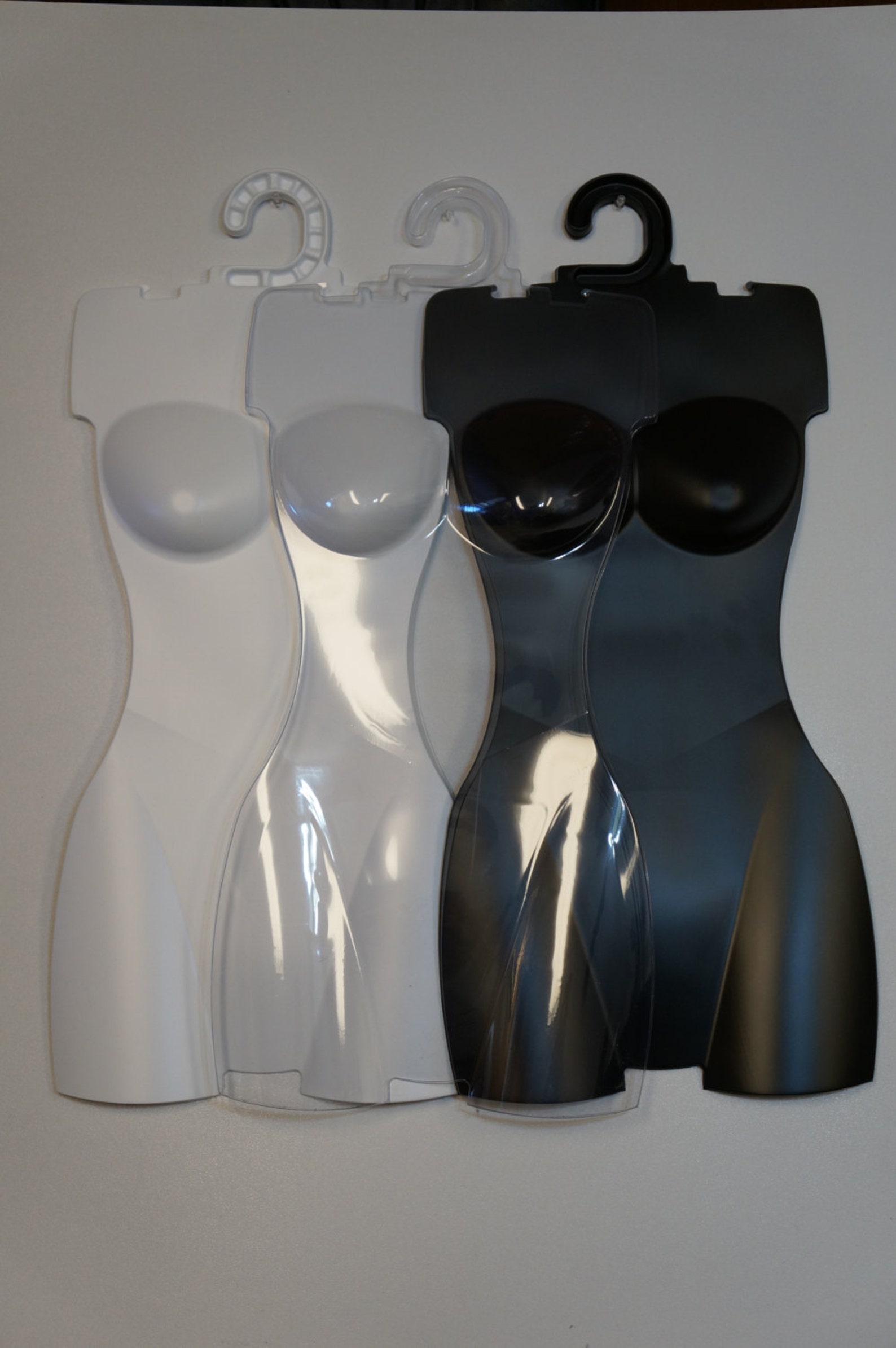 Henta Plastic Body Forms Clothing Retail Store Mannequin torso, Female
