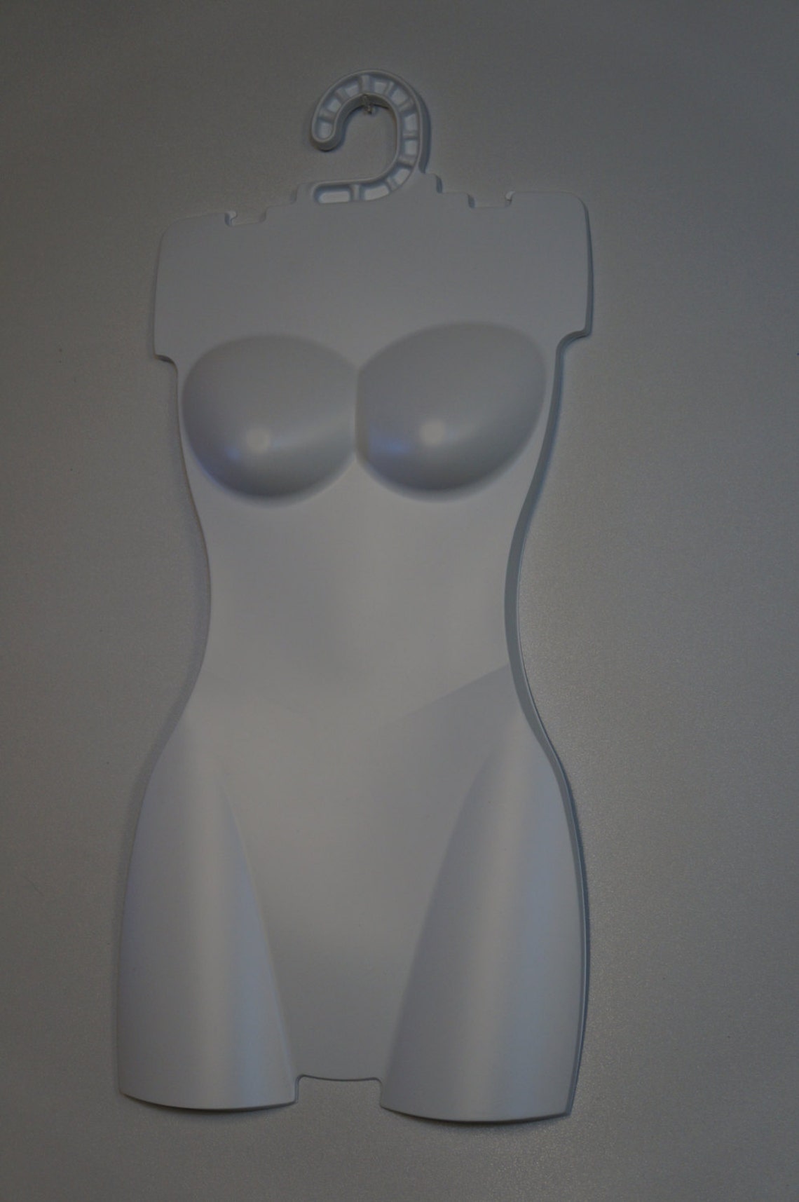 Henta Plastic Body Forms Clothing Retail Store Mannequin torso, Female