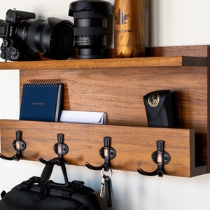 Porte-manteau en bois dur naturel, Organiseur d&#39;entrée fait main, Porte-clés lettre rustique moderne, Décoration d&#39;intérieur, Étagère flottante #02