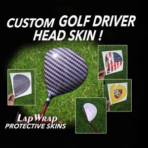 Puede incluir: Pieles personalizadas para la cabeza de un driver de golf con diferentes diseños, incluyendo un patrón de fibra de carbono, una bandera estadounidense, un logotipo de Porsche y un diseño blanco. El texto "Lap Wrap Protective Skins" es visible en la imagen.