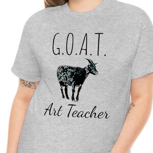 Koszulka nauczyciela sztuki, zabawna koszulka nauczyciela sztuki, koszulka nauczyciela sztuki G.O.A.T., świetna koszulka nauczyciela sztuki Unisex Heavy Cotton Tee