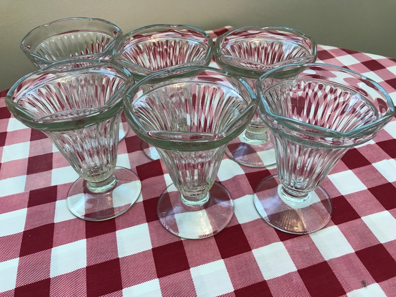 Ensemble De 4 Verres à Martini Vintage De Murano Rouges En Forme De Tourbillon De Couleur