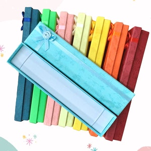 Conjunto de 24 caixas de pulseiras em cores sortidas | Caixa arco-íris | Caixas de joias artesanais | Caixas para lembrancinhas | Caixas de presente de papelão | Caixas longas e finas