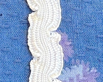 White Scallop Edge Lace Trim: Narrow Applique Doll Trim