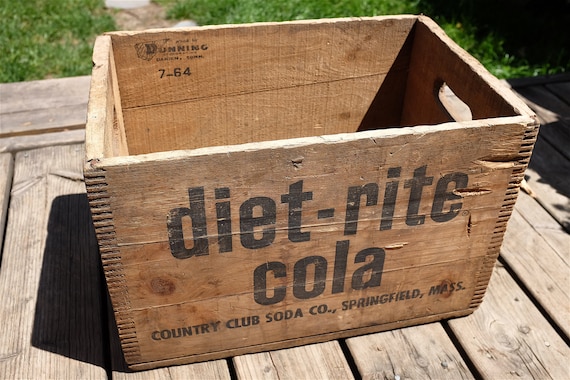 Country Club Springfield Mass 1960/'s Vintage Antique Wooden Soda Box