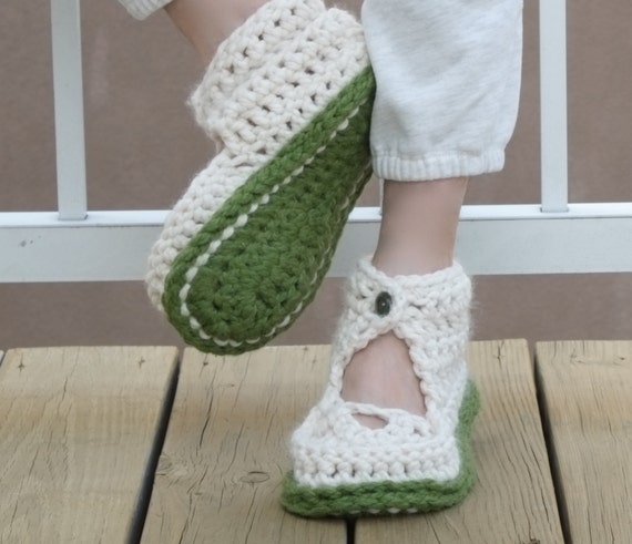 PATTERN Crochet Slippers Women Home Shoes / Pattern PDF (for three sizes) - Instant Download / Detailed Instructions In English
