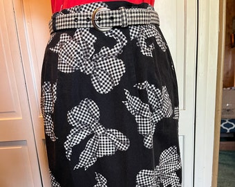 Vintage Midi Straight Skirt/Wiggle skirt/Pencil Skirt/Black White Print Design/1970's 80s/Sharon Young/Matching Belt/Size 8