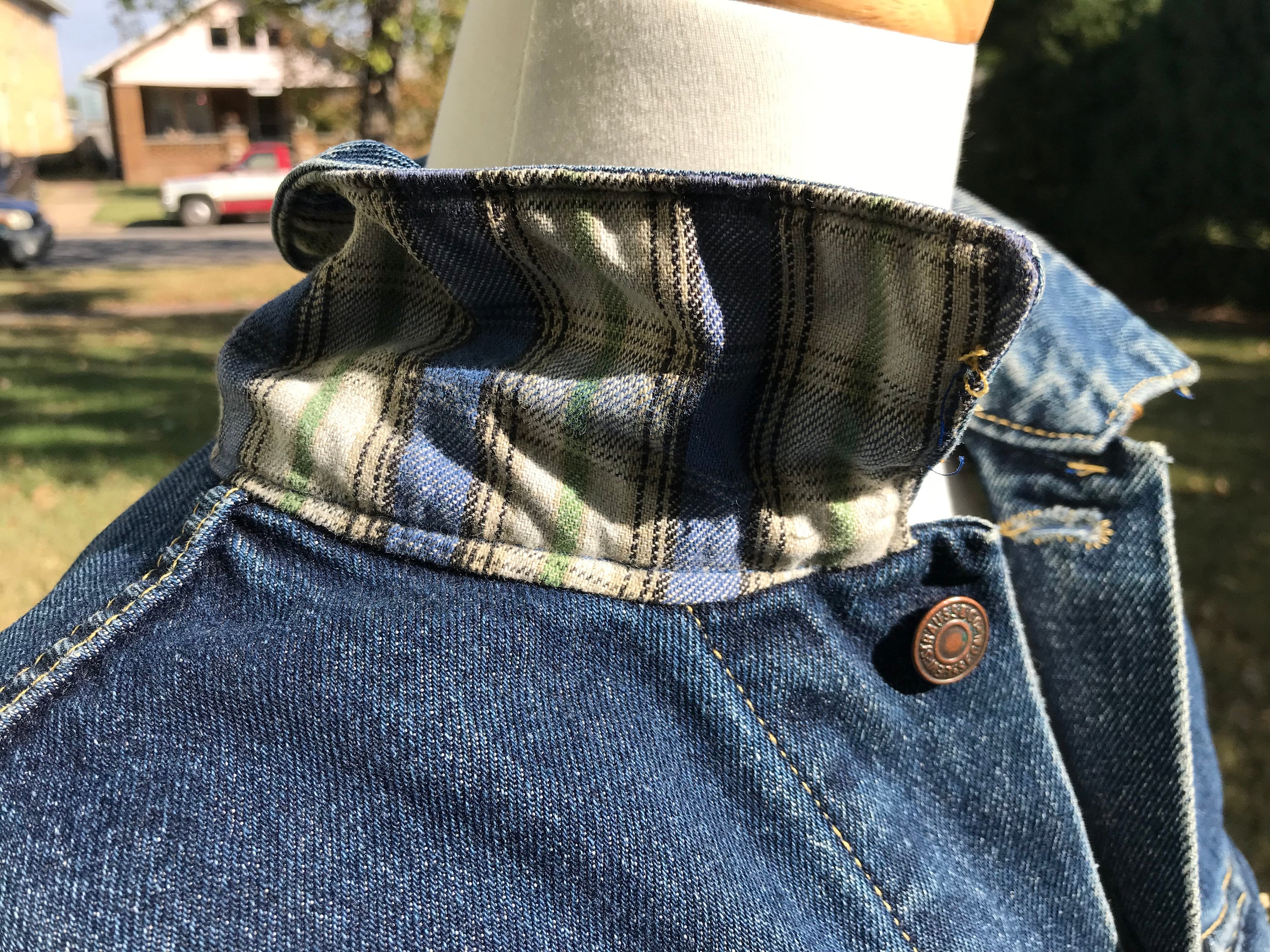 Vintage LEVI's Denim Jean Trucker Jacket Tapestry Back Size