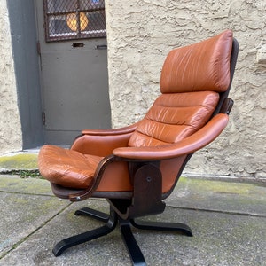 Mid century lounge chair Scandinavian arm chair mid century accent chair image 5