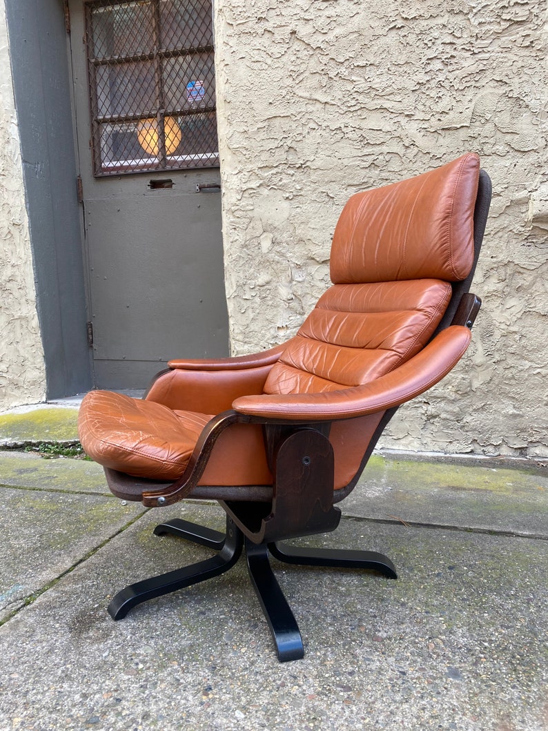 Mid century lounge chair Scandinavian arm chair mid century accent chair image 5