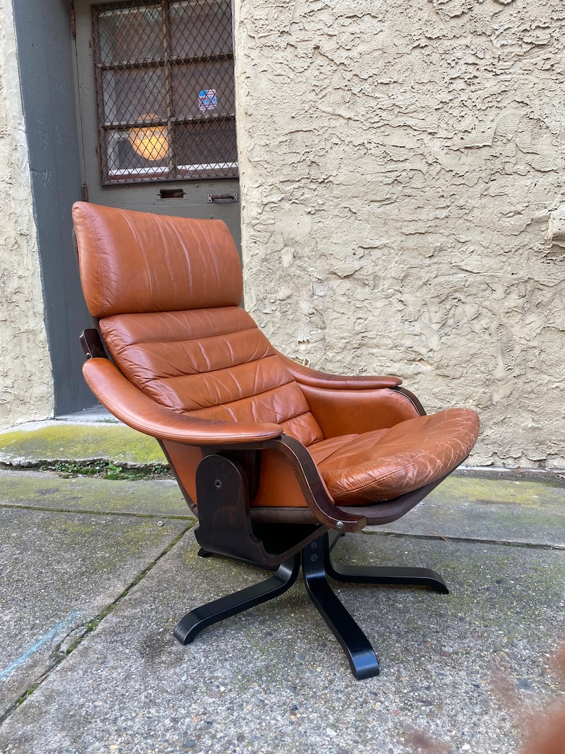 Mid century lounge chair Scandinavian arm chair mid century accent chair image 1