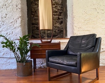 Mid Century Danish Modern Black Leather Lounge Chair, Walnut