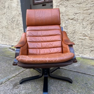 Mid century lounge chair Scandinavian arm chair mid century accent chair image 2