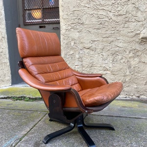 Mid century lounge chair Scandinavian arm chair mid century accent chair image 7