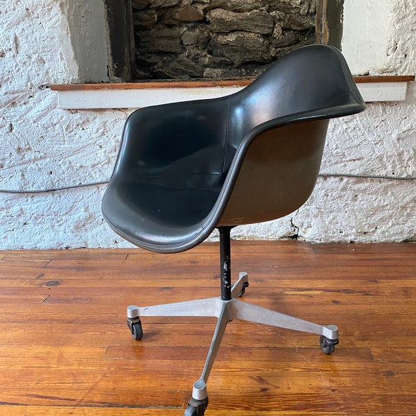 Mid century desk chair Eames shell chair Herman Miller chair