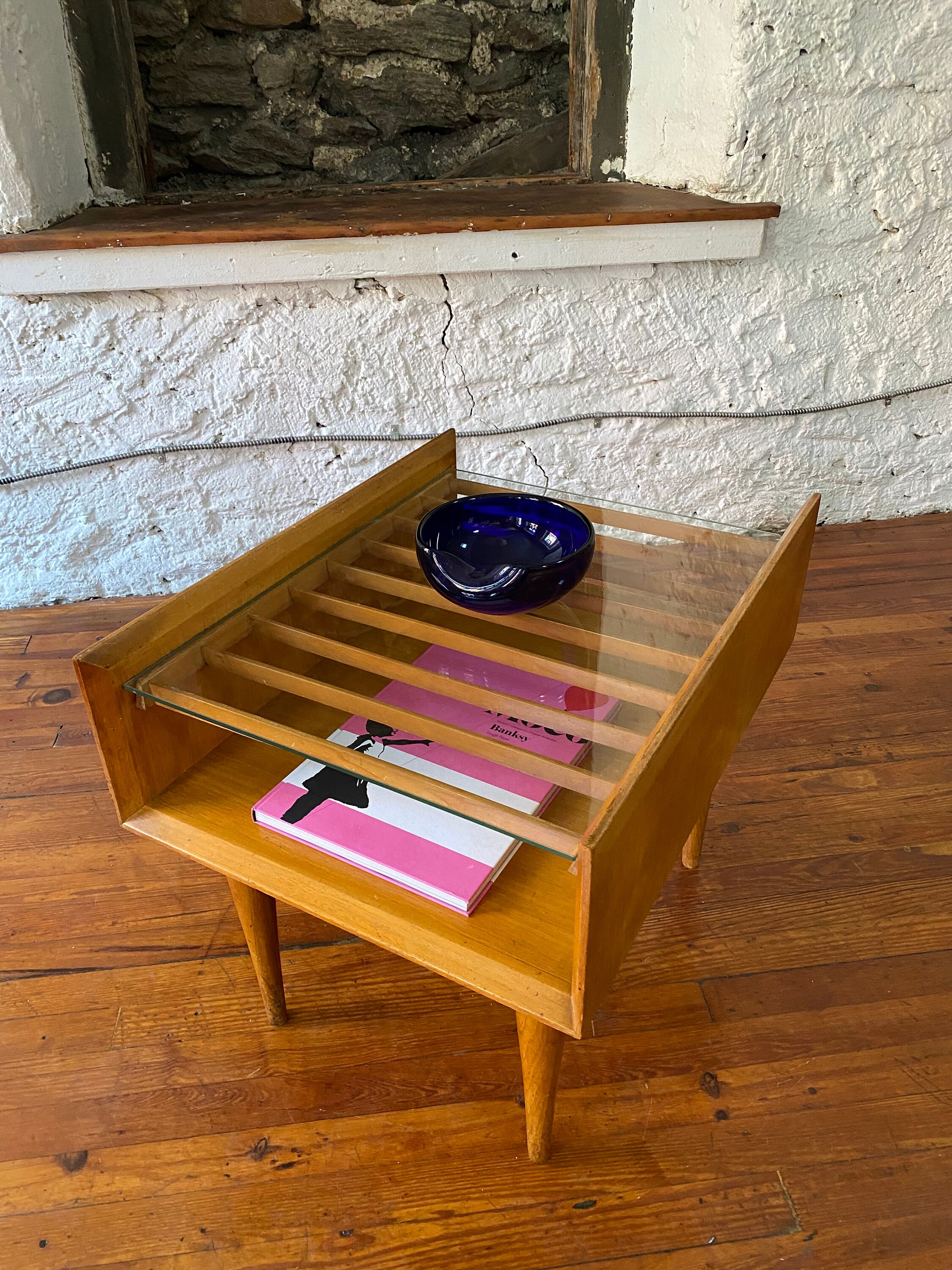 Mid century modern end table with drawer clearance
