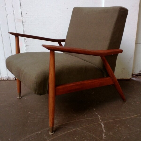 Danish modern chair. Great Lines. Eames era, Lounge chair, Mid Century Modern. Needs Work, Great Price Army Green. New York, Viko Los angles