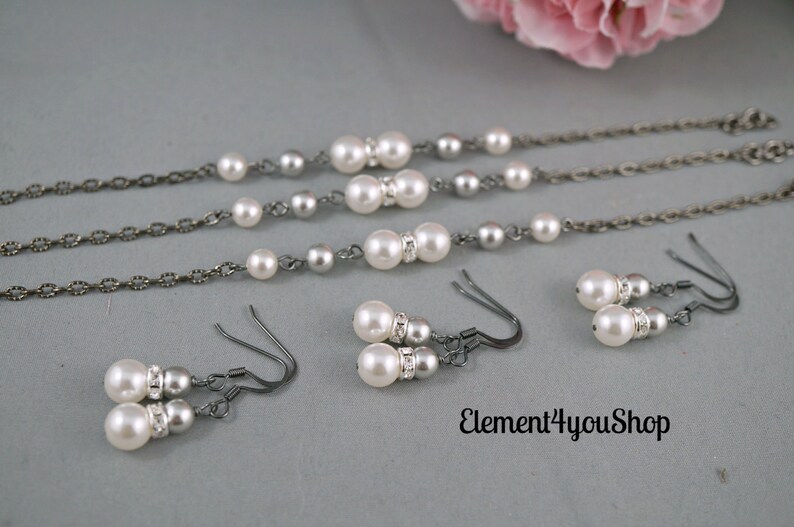 Bridesmaid bracelets Navy blue light grey pearl SET OF 3 Bridesmaid jewelry set Attendant gifts gunmetal black chain Wedding jewelry